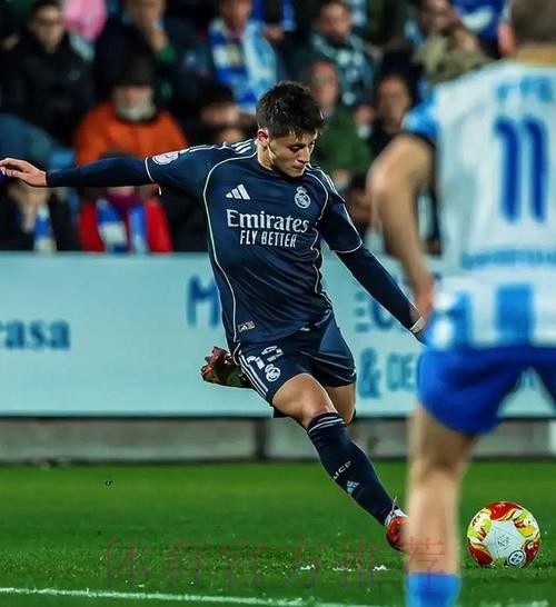 迪马:皇马不会回购尼科-帕斯 科莫确信能留住球员 迪马:皇马不会回购尼科-帕斯 科莫确信能留住球员